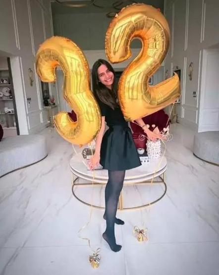Mesut Özilin eşi Amine Gülse 32. yaşını ailesiyle kutladı
