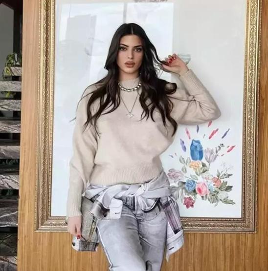 Defne Samyelinin kızı Derin Taludan çok konuşulacak videolu yanıt: Her evde ayakkabıyla dolaşılır