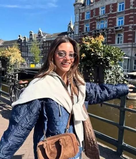 Sıla Türkoğlu, Amsterdam tatilinde aşka geldi