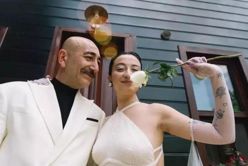 Eşiyle yaş farkı tepki çekmişti Melike Şahin, sahnede aşkını haykırdı