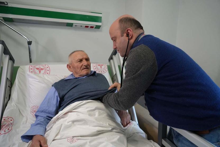 Dünyada 18’nci, Türkiye’de ilk: 4 yaprakçıklı aort kapağına TAVİ operasyonu