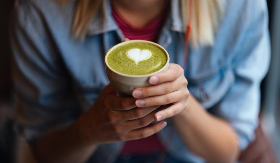 MATCHA ÇAYI ÇILGINLIĞI Doğal detoks etkisi: Enerji veriyor, zayıflamaya yardımcı oluyor