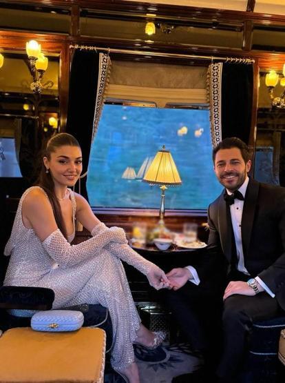 HANDE ERÇEL - HAKAN SABANCI ÇİFTİ AŞKA GELDİ Roma-Paris treninde romantik poz