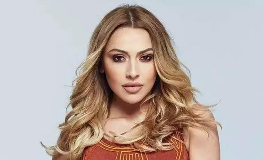 BEĞENİ BUTONU ÇÖKTÜ Hadise sezonu erken açtı