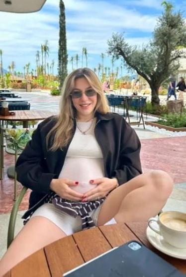 Anne olmak için gün sayan Ege Kökenliden yeni pozlar