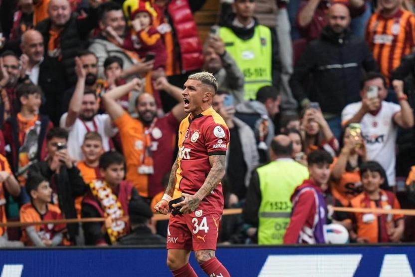 Meğer golcüymüş Lucas Torreira şova devam ediyor...
