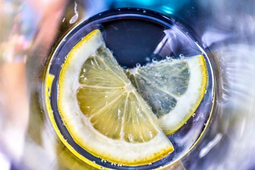 Zayıflamak için sabahları aç karnına limonlu ya da sirkeli su içiyorsanız dikkat İşte gitmeyen kiloların nedeni...