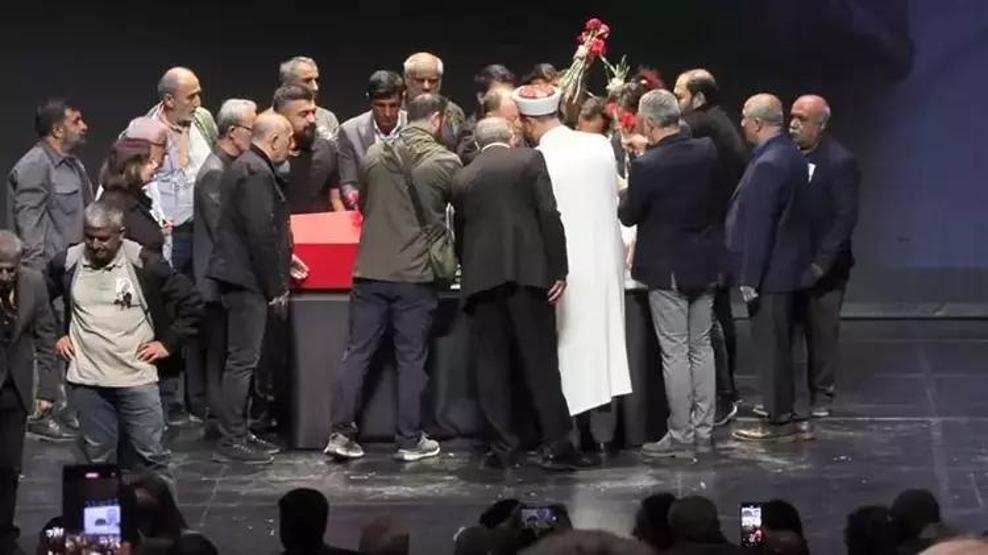 Sırrı Süreyya Önderin ardından Berkun Oyanın gözyaşları Hastaneye kaldırılmadan iki saat önce neler yaşandı Endişe ederek bu hayat yaşanmaz