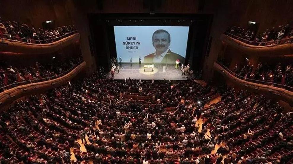 Sırrı Süreyya Önderin ardından Berkun Oyanın gözyaşları Hastaneye kaldırılmadan iki saat önce neler yaşandı Endişe ederek bu hayat yaşanmaz