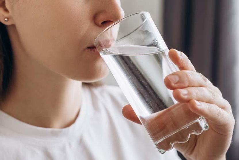 Su içerek hızlı kilo vermek isteyenlere uyarı Su orucunun riskleri neler