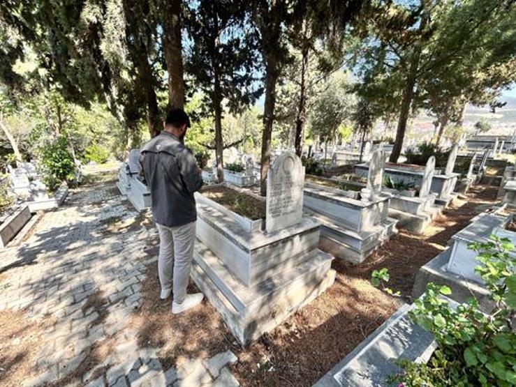 Özgür Özele yumruklu saldırı... Saldırganın katlettiği oğlunun mezarında dikkat çeken yazı