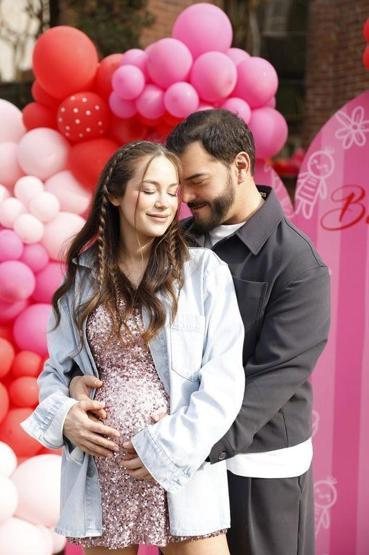 KURULUŞ OSMANININ CERKUTAYI BABA OLDU Çağrı Şensoy ile Buse Arslanın mutlu günü
