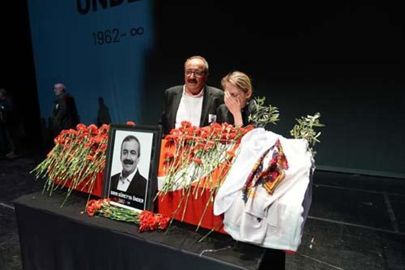 Sırrı Süreyya Önder’e veda Tabuttaki zeytin dalı detayı dikkat çekti...