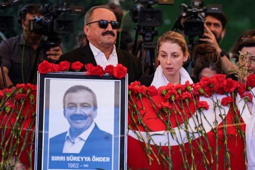 Sırrı Süreyya Önder’e veda Tabuttaki zeytin dalı detayı dikkat çekti...