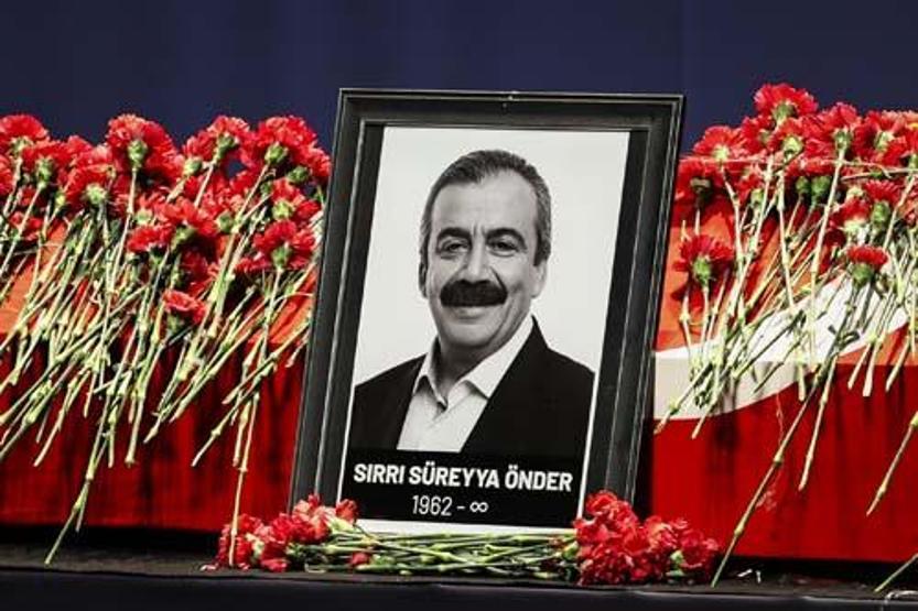 Sırrı Süreyya Önder’e veda Tabuttaki zeytin dalı detayı dikkat çekti...