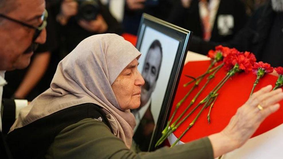 Sırrı Süreyya Önder son yolcuğuna uğurlandı Anneden oğluna veda: Ağıtlar yaktı...