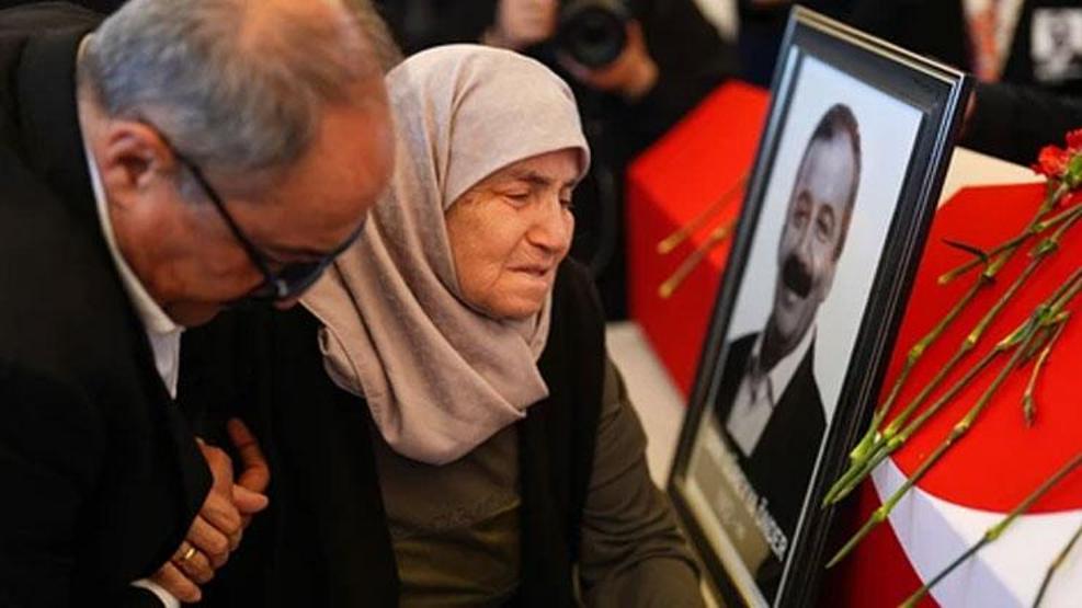 Sırrı Süreyya Önder son yolcuğuna uğurlandı Anneden oğluna veda: Ağıtlar yaktı...