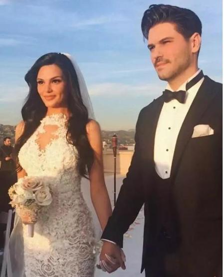 Tolgahan Sayışman ve Almeda Abazi ailecek Dubainin tadını çıkardı