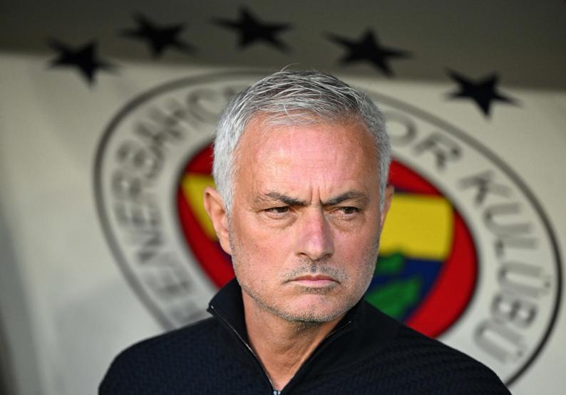 Avrupa basını, derbiyi manşetlere taşıdı: Mourinhonun Fenerbahçesi rayından çıktı