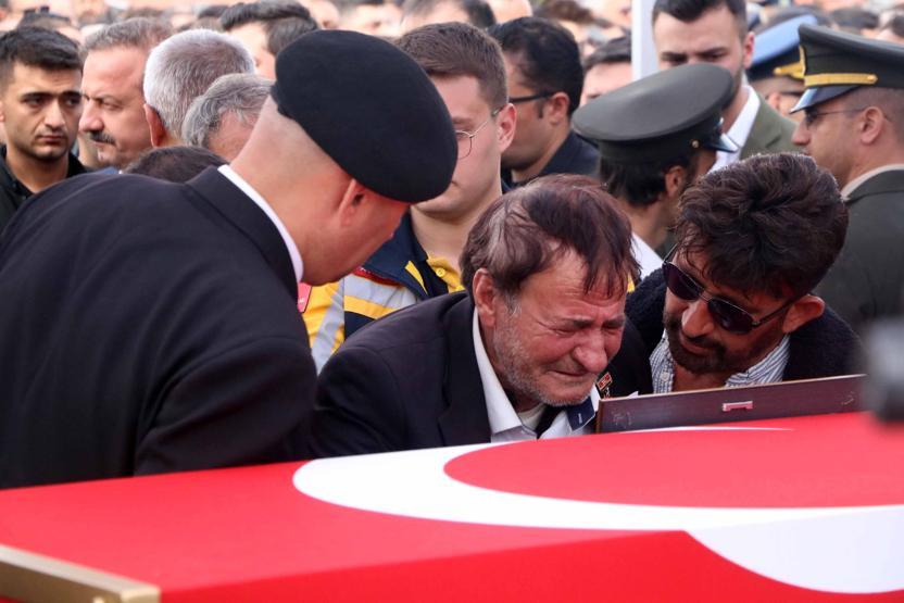 Afyonkarahisar, şehit Uzman Çavuş Önder Özen’e veda etti: Kızı Alya’nın komutanla diyaloğu yürekleri dağladı