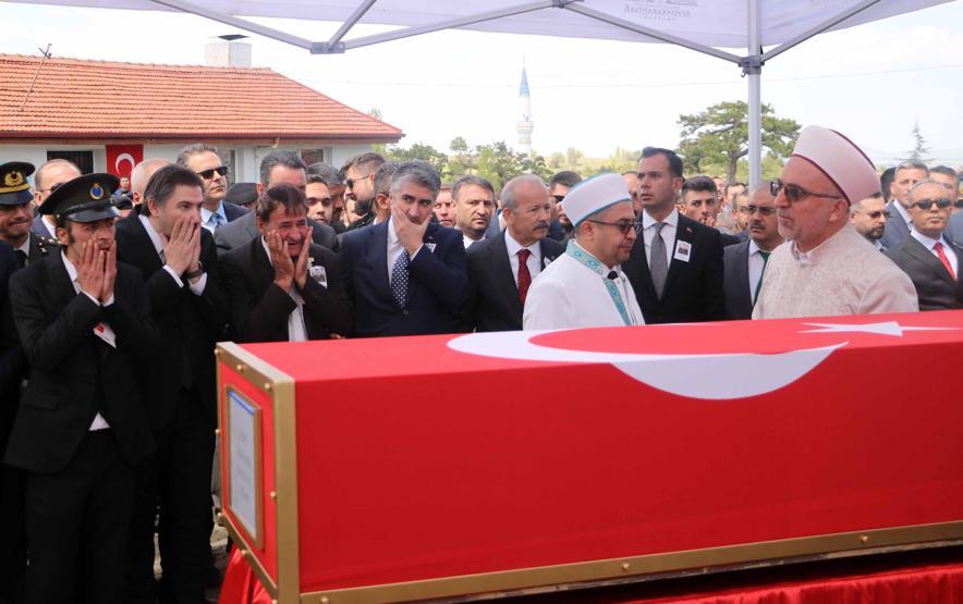 Afyonkarahisar, şehit Uzman Çavuş Önder Özen’e veda etti: Kızı Alya’nın komutanla diyaloğu yürekleri dağladı