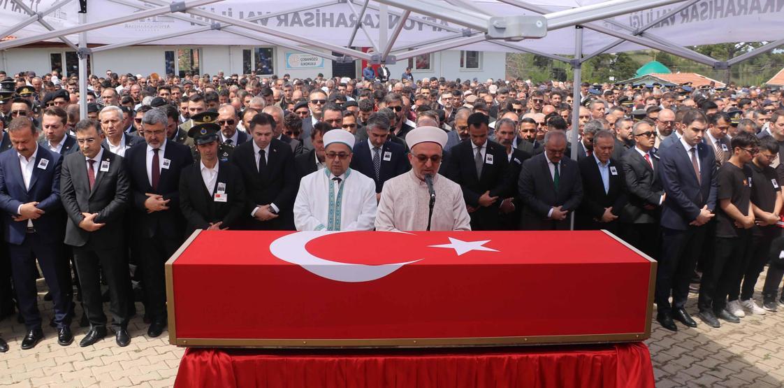Afyonkarahisar, şehit Uzman Çavuş Önder Özen’e veda etti: Kızı Alya’nın komutanla diyaloğu yürekleri dağladı