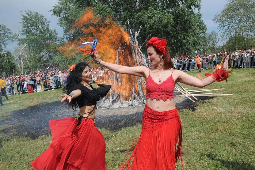 Edirnede Kakava ateşi yakıldı, binlerce kişi baharın gelişini böyle kutladı