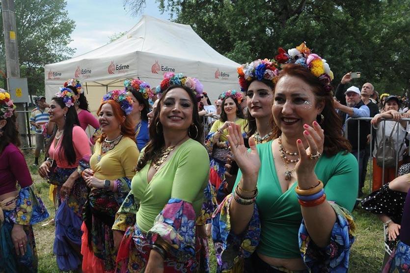 Edirnede Kakava ateşi yakıldı, binlerce kişi baharın gelişini böyle kutladı