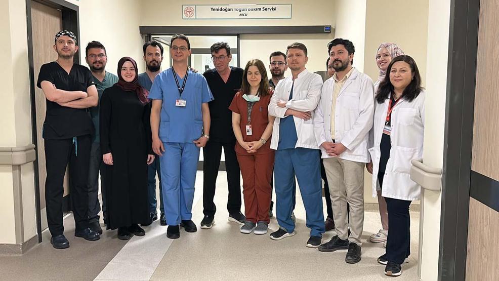 Dünyada 7nci vaka 34 haftalık doğan Eymen bebeğin boynundan 445 gram tümör çıkarıldı