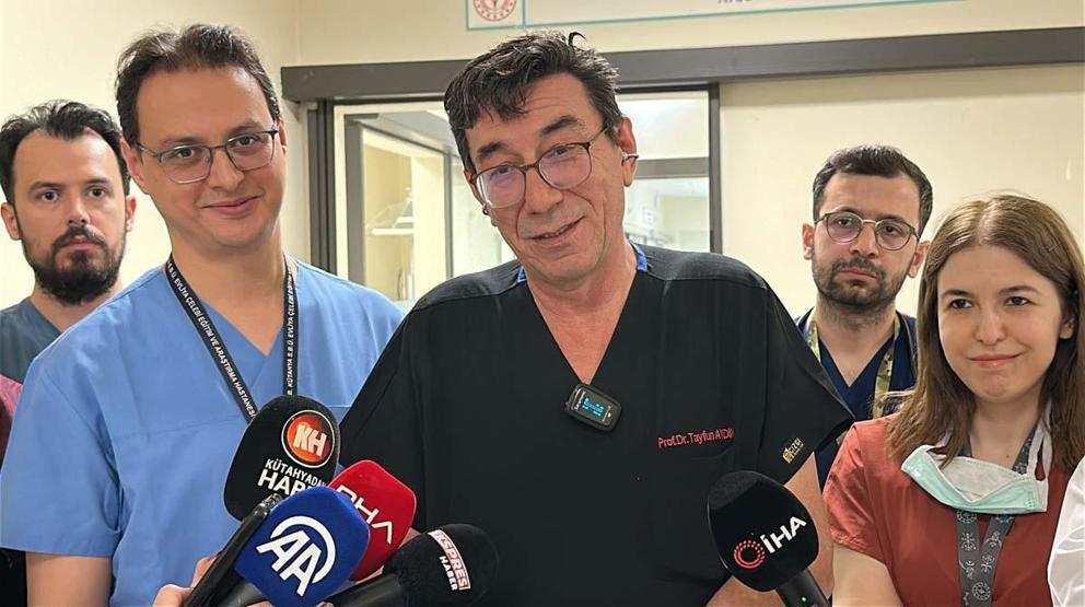 Dünyada 7nci vaka 34 haftalık doğan Eymen bebeğin boynundan 445 gram tümör çıkarıldı