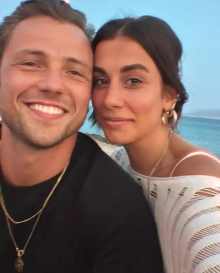 Tolga Sarıtaş bebeğinin cinsiyetini açıkladı Baba olmak için gün sayıyor