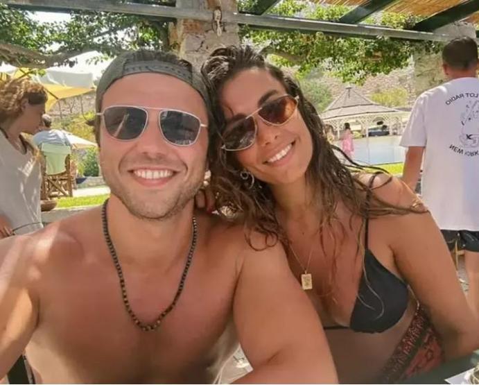 Tolga Sarıtaş bebeğinin cinsiyetini açıkladı Baba olmak için gün sayıyor