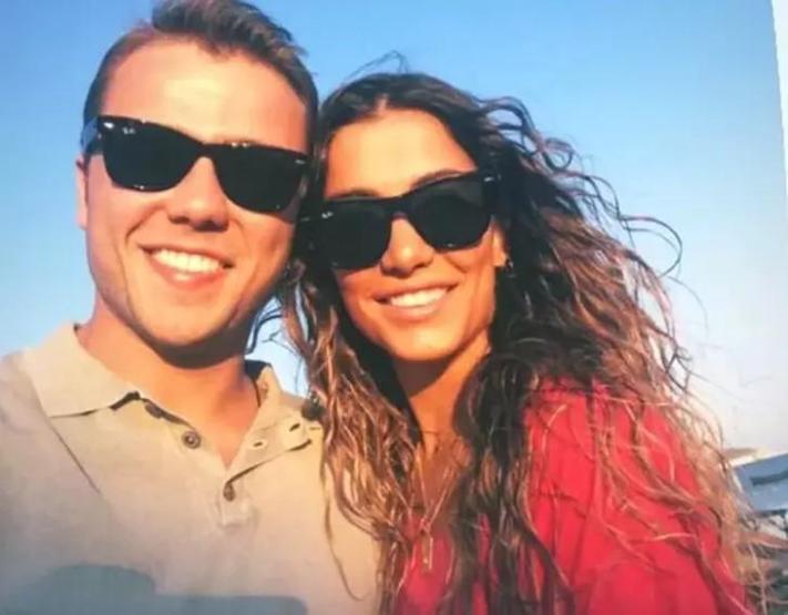 Tolga Sarıtaş bebeğinin cinsiyetini açıkladı Baba olmak için gün sayıyor
