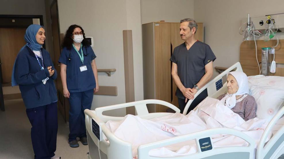 104 yaşındaki hasta, kapalı kalp ameliyatıyla sağlığına kavuştu