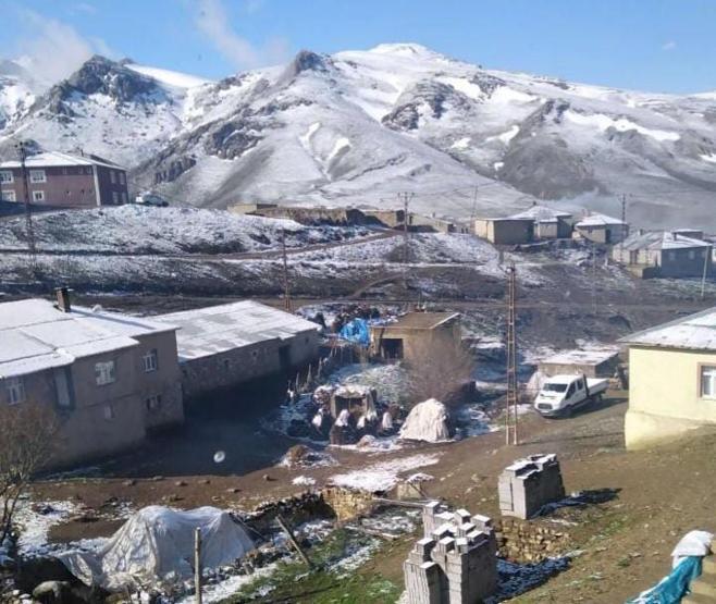 Mayıs ayında şaşırtan görüntü İlçe beyaza büründü
