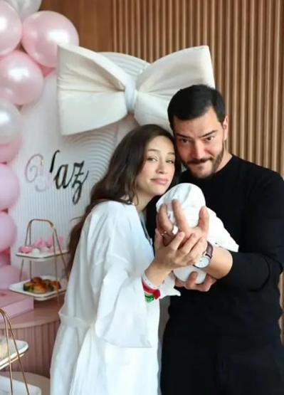 Çağrı Şensoy ve eşi Buse Arslan yeni doğan minik bebeklerini paylaştı