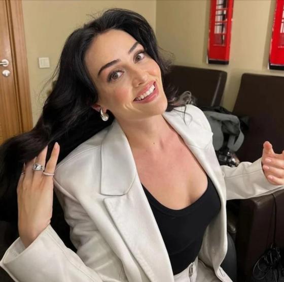 Esra Bilgiçten romantik paylaşım Faruk Sabancıya olan aşkını gözler önüne serdi