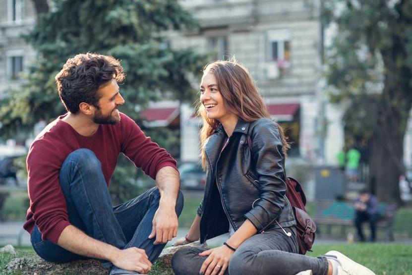 BİRİNİN SİZDEN HOŞLANDIĞINI GÖSTEREN 6 İŞARET Uzman isim açıkladı Meğer en büyük aşk belirtisi...