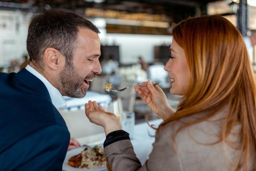 BİRİNİN SİZDEN HOŞLANDIĞINI GÖSTEREN 6 İŞARET Uzman isim açıkladı Meğer en büyük aşk belirtisi...