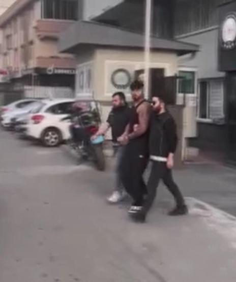 Ünlü rapçi Lvbel C5 tutuklanmıştı O görüntüler ortaya çıktı İşte adliyeye sevk edildiği anlar...