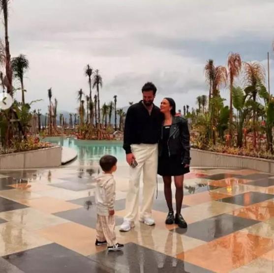 Hande Soral ve İsmail Demircinin keyif dolu aile tatili
