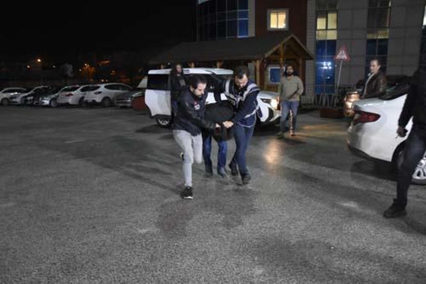 Sivasta vahşet: 2 kardeşin boğazı kesilerek öldürüldü Şüpheli kişi gözaltına alındı