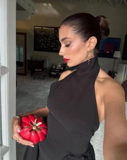 Rachel Arazın domates şeklindeki çantasının fiyatı dudak uçuklattı