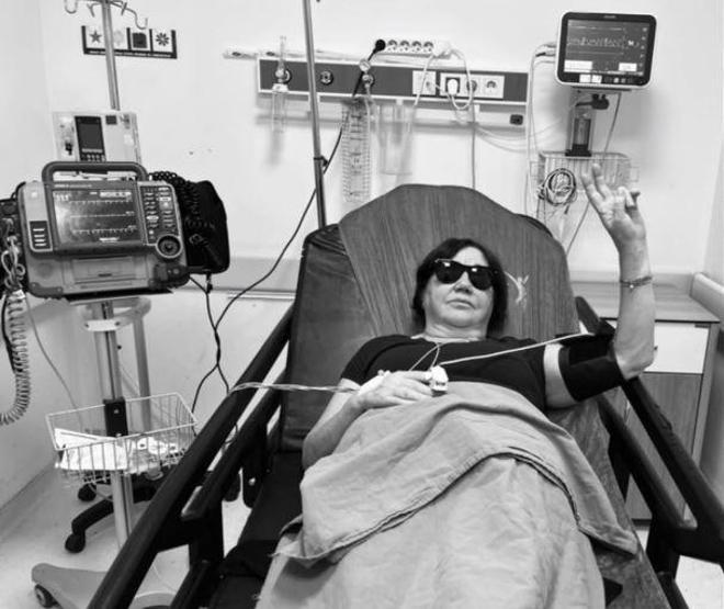 Nazan Öncelin sağlık durumu nasıl Ünlü şarkıcı hastaneye kaldırıldı ANJİYO FASLINA GEÇİLDİ