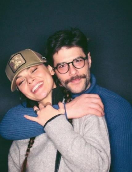 Uzak Şehirin Alyası Sinem Ünsal aşka geldi Sevgilisi Berk Cankatın doğum gününü böyle kutladı
