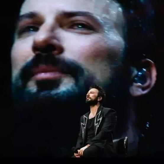 Tarkan, turnesini neden bırakmak istemediğini konserde açıkladı