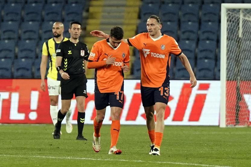 Başakşehir-Fenerbahçe maçının hakemi Burak Pakkana olay sözler: Yaşı genç, başka işe yönelsin