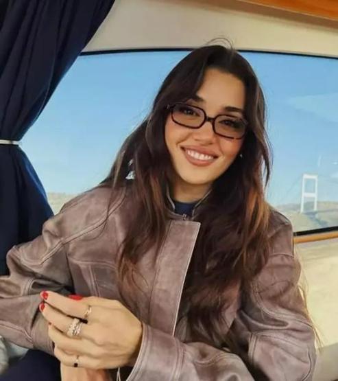 Instagramda Türkiyenin en çok takip edilen ünlüsü