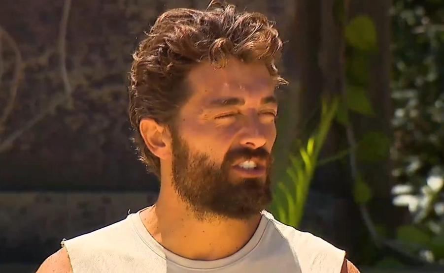 Survivordan elenen yarışmacı belli oldu GÖZYAŞLARI İÇİNDE ADAYA VEDA ETTİ