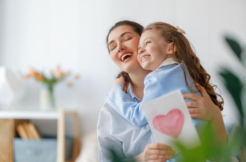 RESİMLİ ANNELER GÜNÜ MESAJLARI 2025 | Anne, eş ve kayınvalideye özel WhatsApp ve Instagramda paylaşabileceğiniz en güzel Anneler Günü mesajları